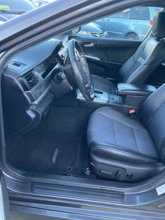 2014 Toyota Camry Image 13