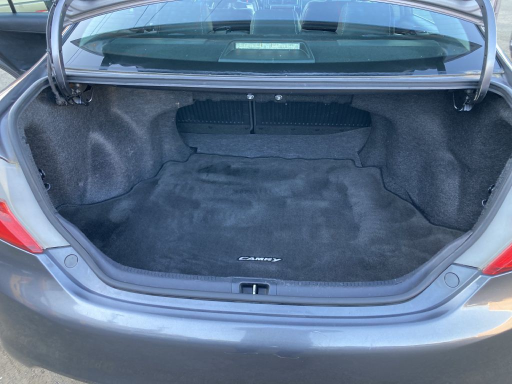 2014 Toyota Camry Image 16