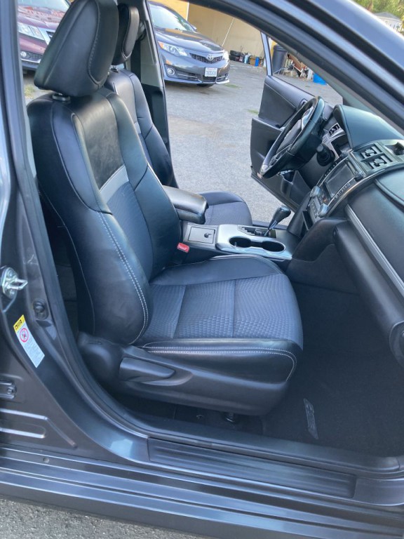 2014 Toyota Camry Image 20