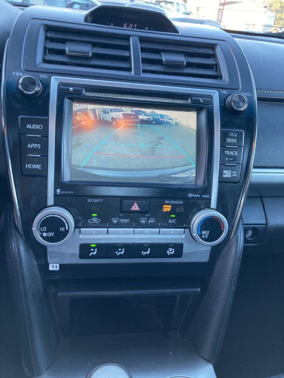 2014 Toyota Camry Image 24