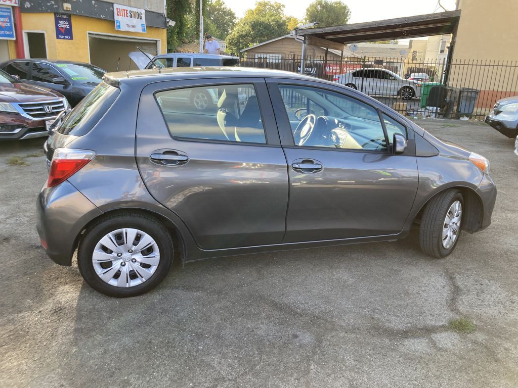 2013 Toyota Yaris Image 4