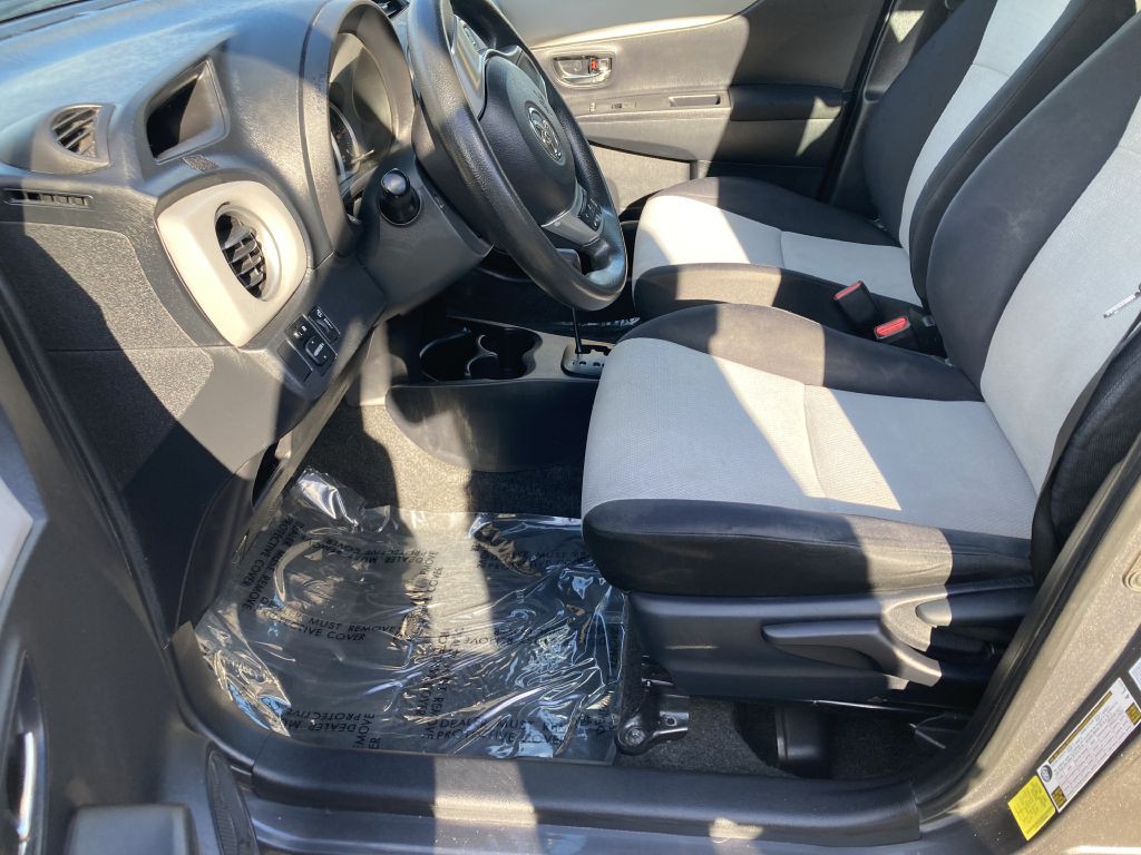 2013 Toyota Yaris Image 12