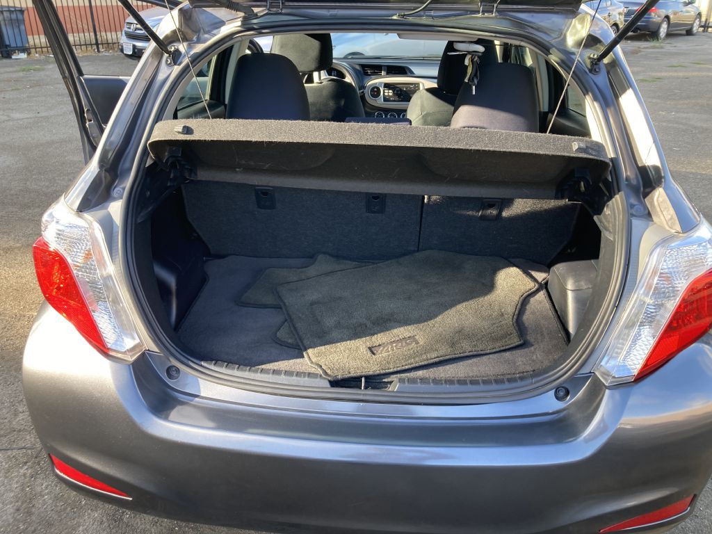 2013 Toyota Yaris Image 14