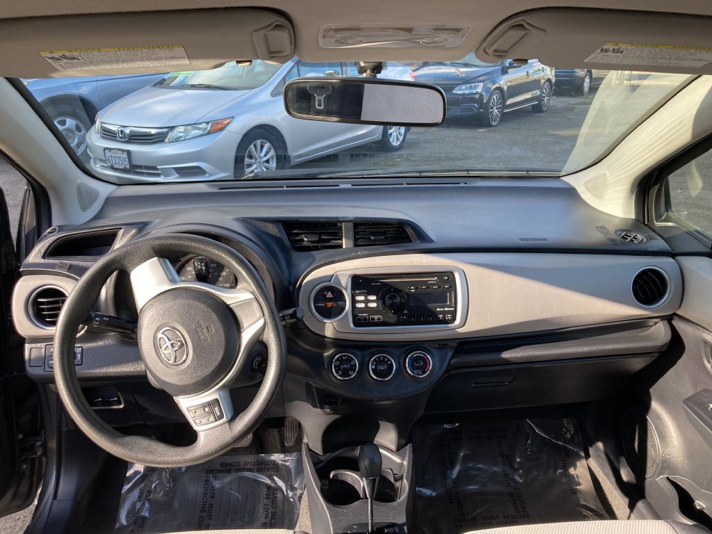 2013 Toyota Yaris Image 15