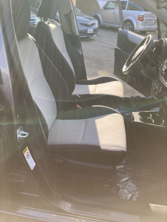 2013 Toyota Yaris Image 17