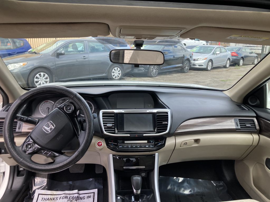 2017 Honda Accord Image 15