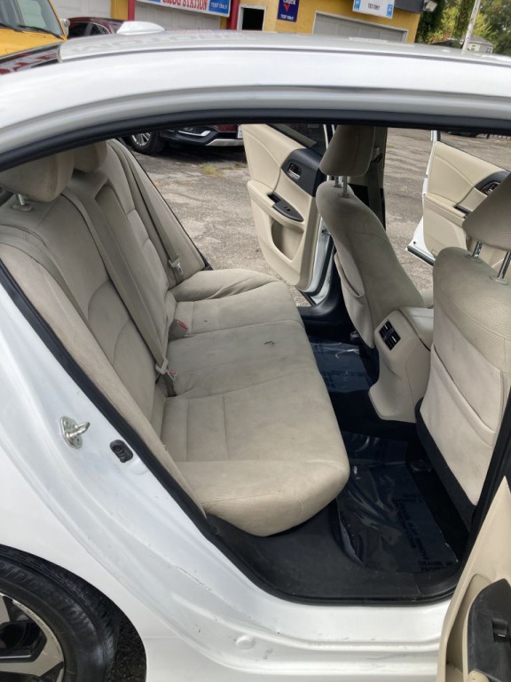 2017 Honda Accord Image 18