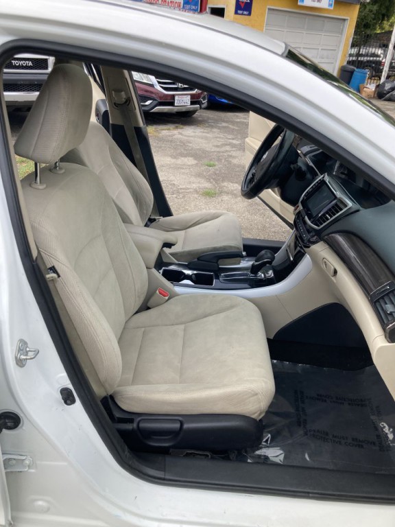 2017 Honda Accord Image 19