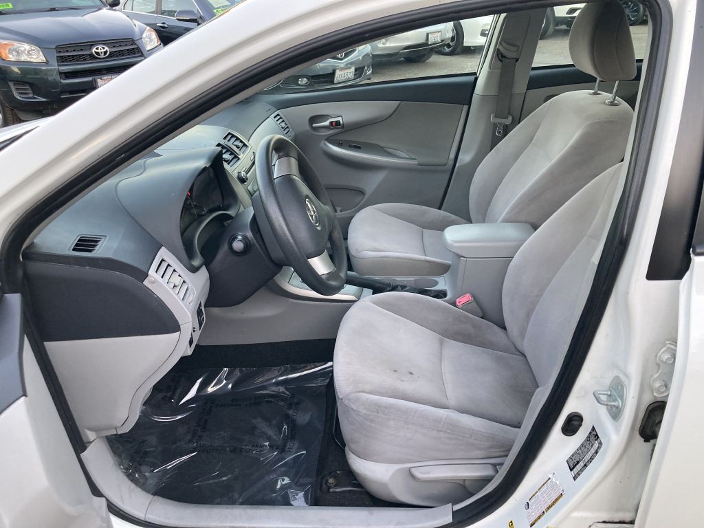 2011 Toyota Corolla Image 12