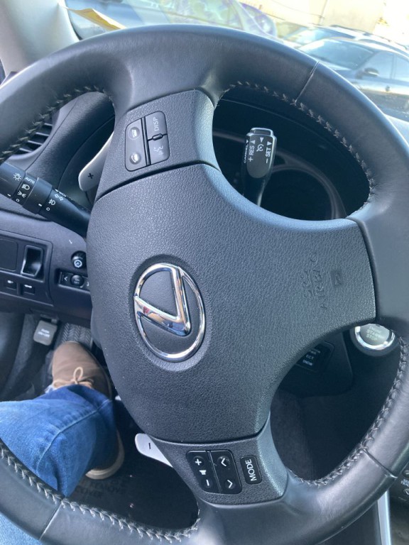 2010 Lexus IS Image 23