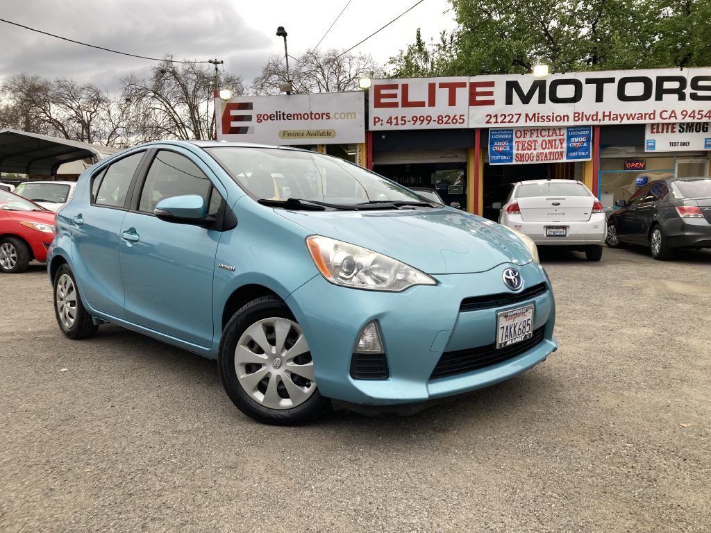2013 Toyota Prius Image 1
