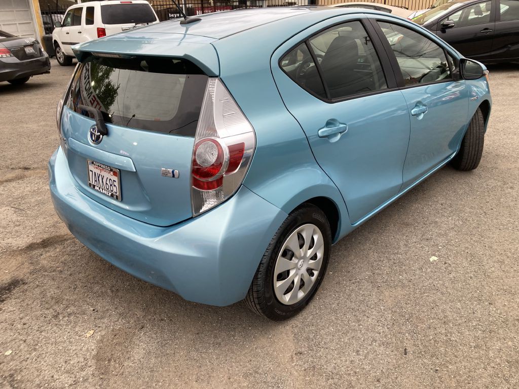 2013 Toyota Prius Image 4