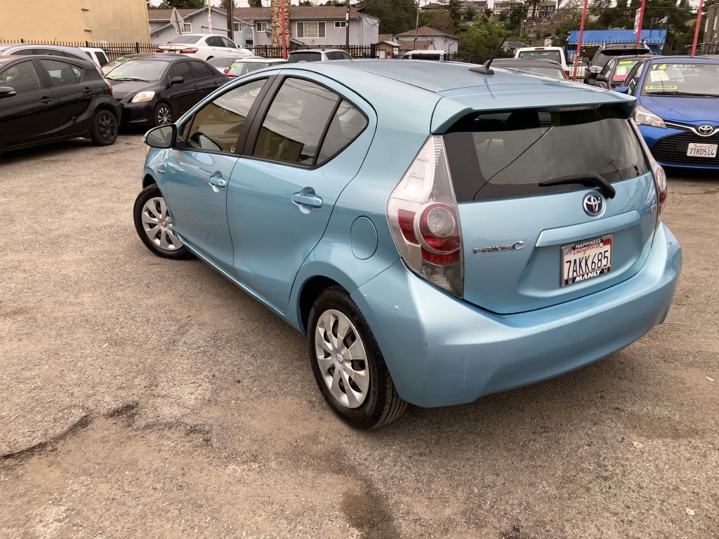 2013 Toyota Prius Image 6