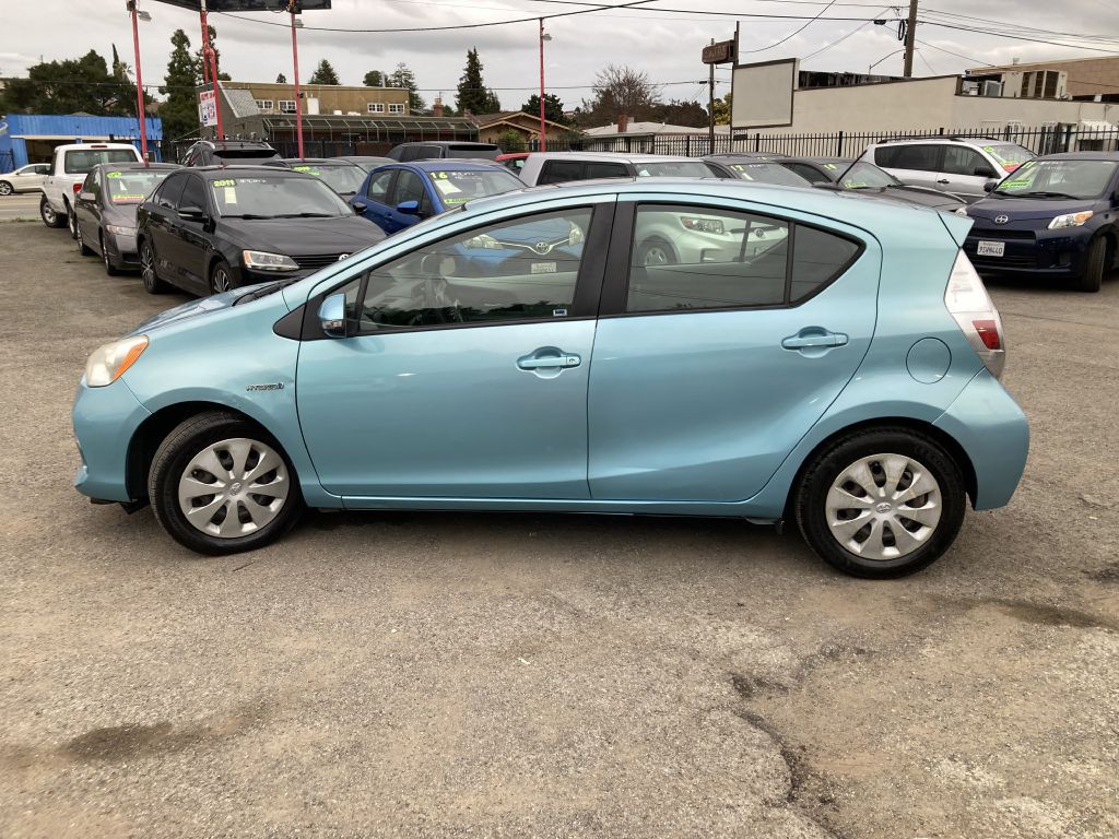 2013 Toyota Prius Image 7