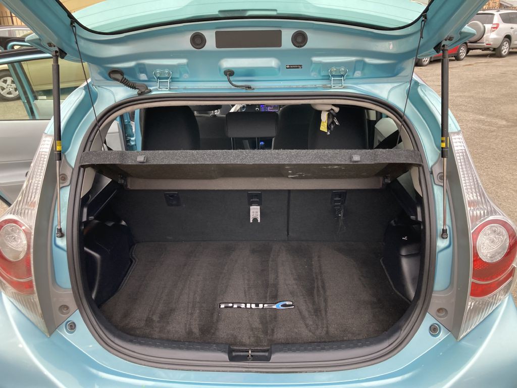 2013 Toyota Prius Image 14