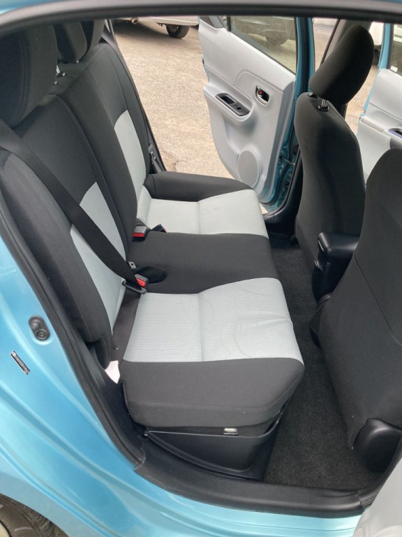 2013 Toyota Prius Image 15