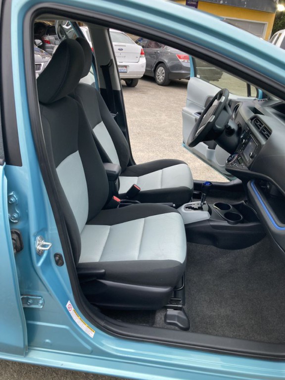 2013 Toyota Prius Image 18