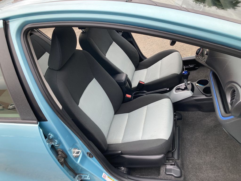 2013 Toyota Prius Image 19