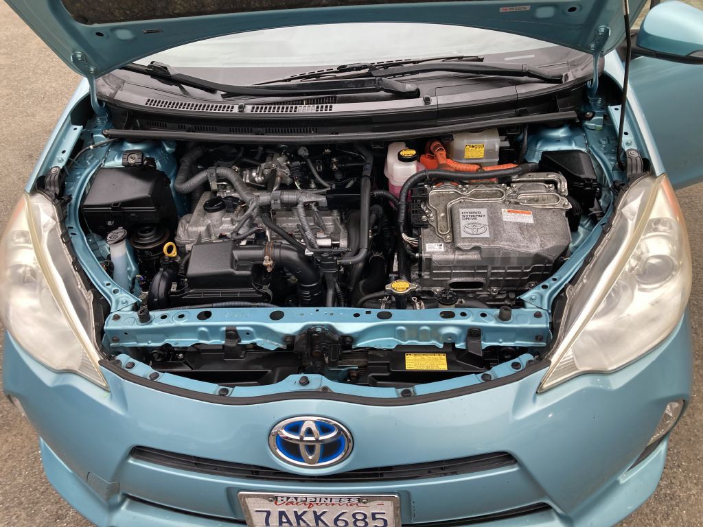 2013 Toyota Prius Image 20