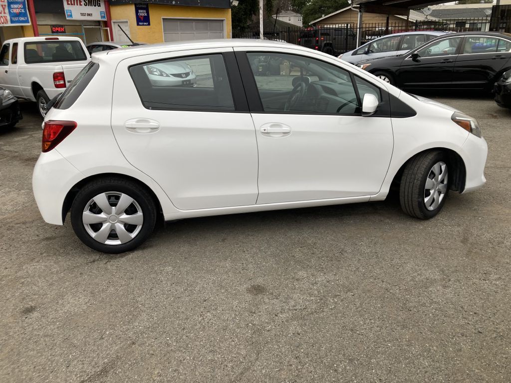 2015 Toyota Yaris Image 3