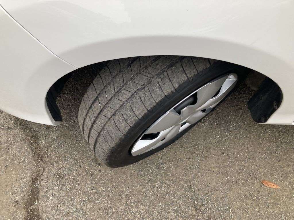 2015 Toyota Yaris Image 10