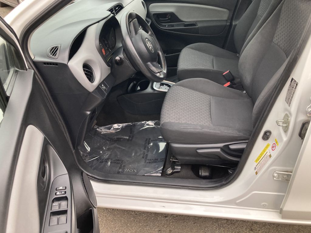 2015 Toyota Yaris Image 11
