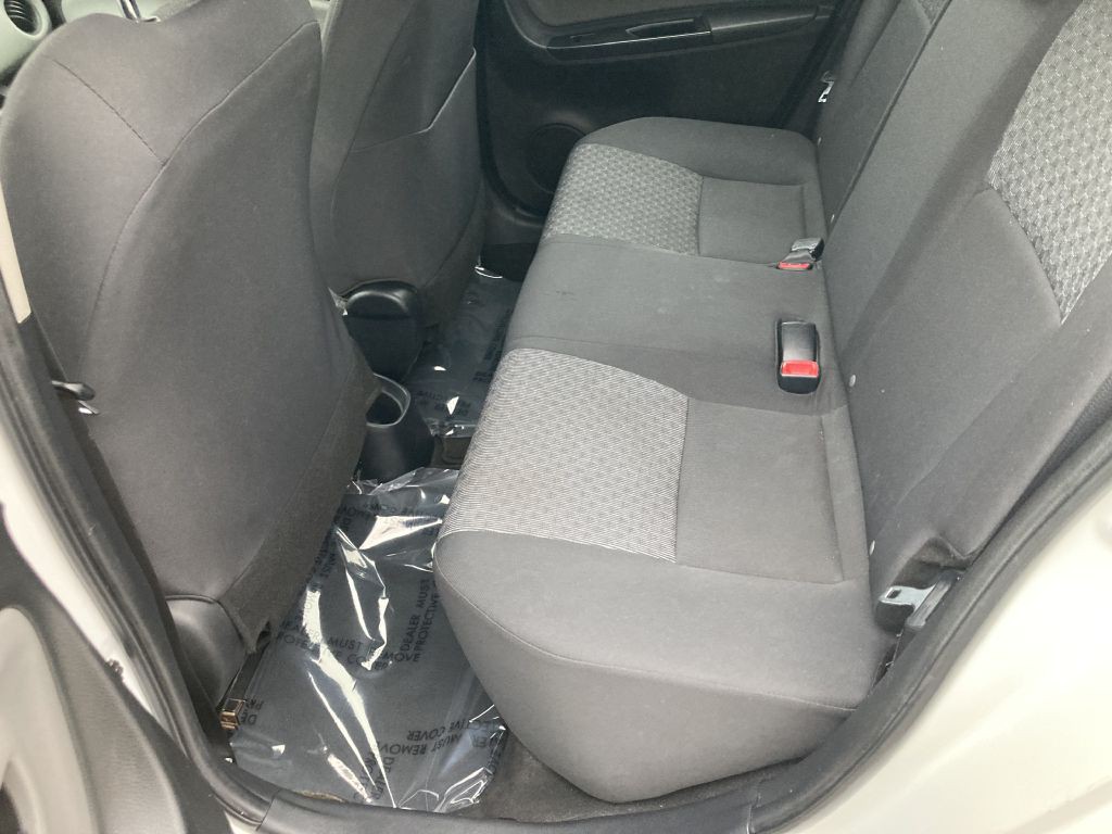 2015 Toyota Yaris Image 12