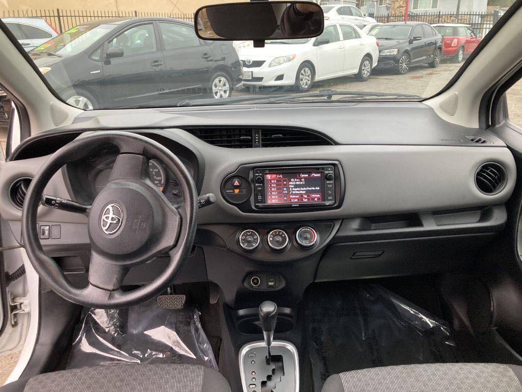 2015 Toyota Yaris Image 13