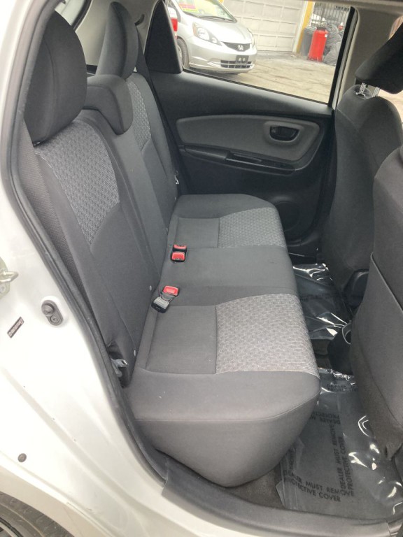 2015 Toyota Yaris Image 15