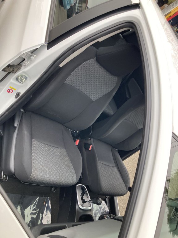 2015 Toyota Yaris Image 17