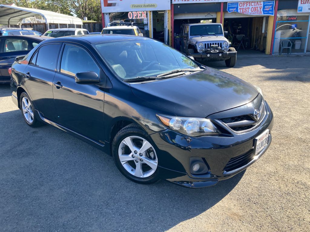 2011 Toyota Corolla Image 2
