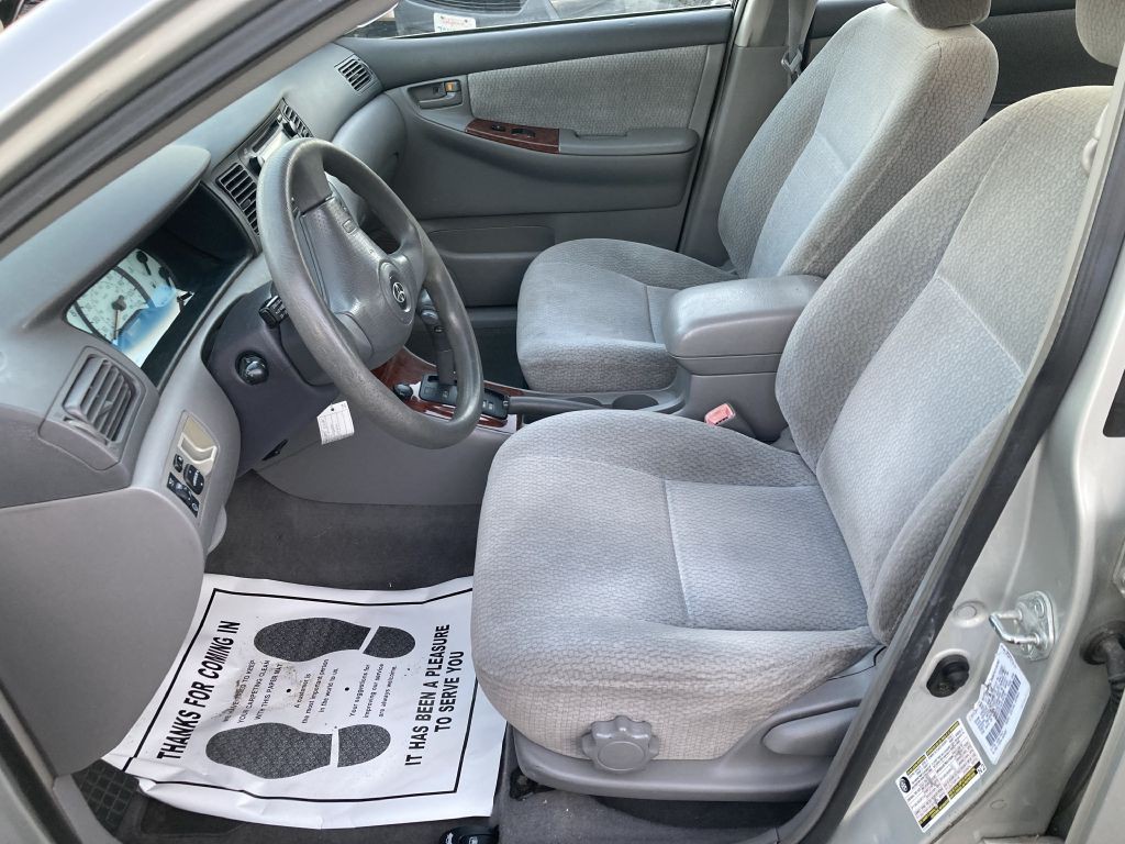 2004 Toyota Corolla Image 11