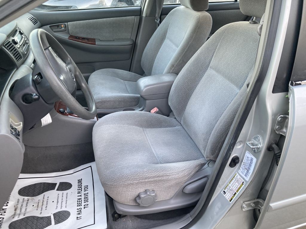 2004 Toyota Corolla Image 12