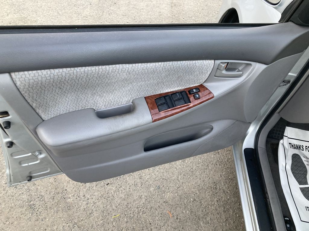 2004 Toyota Corolla Image 13