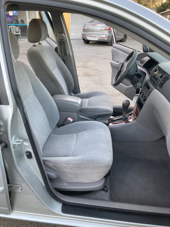 2004 Toyota Corolla Image 18