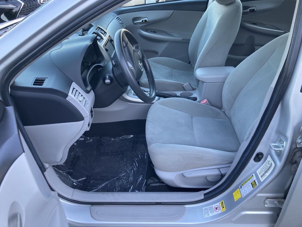 2013 Toyota Corolla Image 11