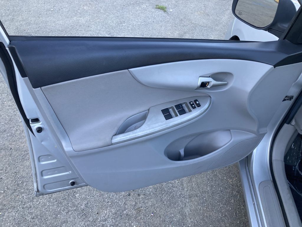 2013 Toyota Corolla Image 13