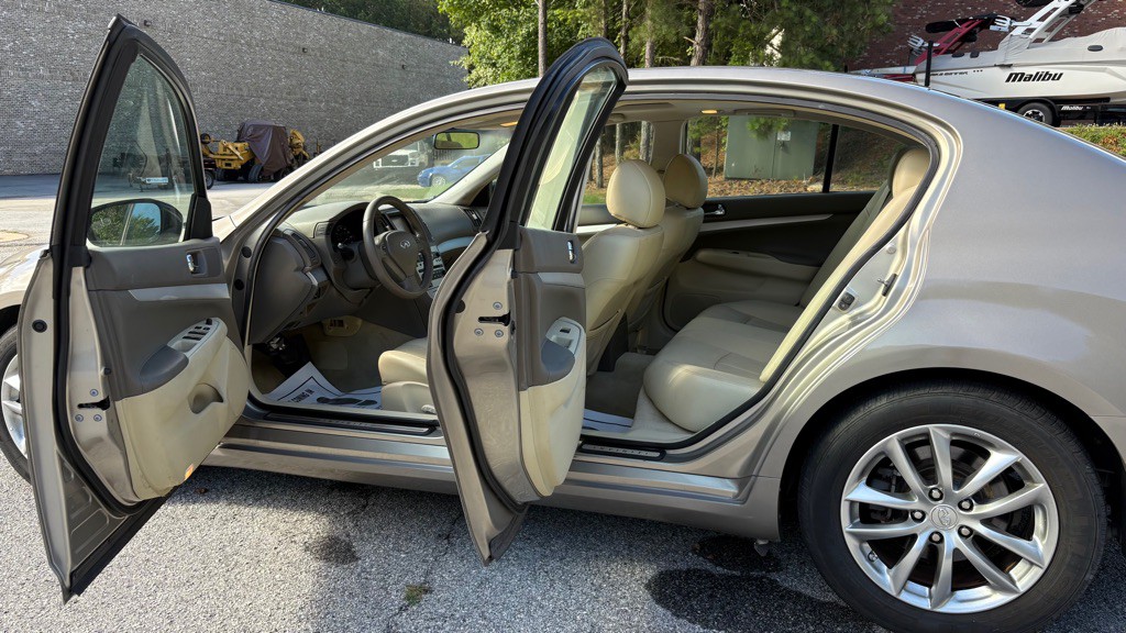 2009 INFINITI G37 Image 6