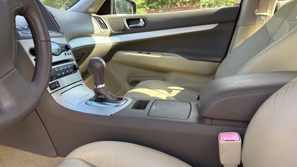 2009 INFINITI G37 Image 11