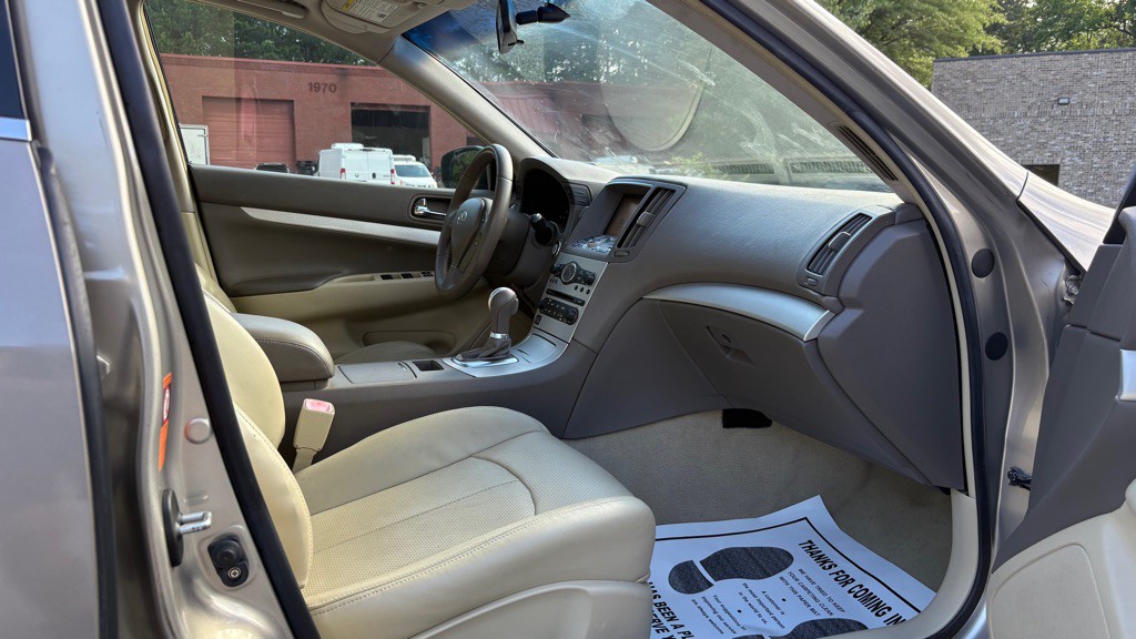 2009 INFINITI G37 Image 12