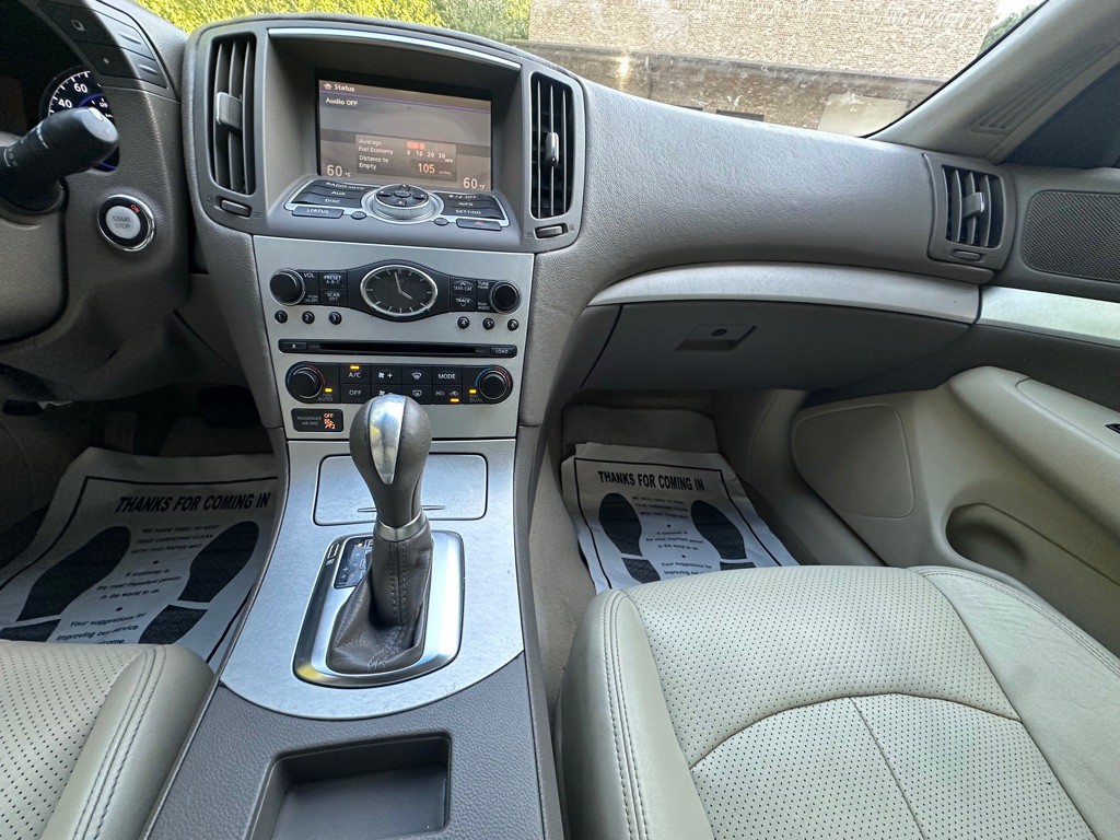 2009 INFINITI G37 Image 15