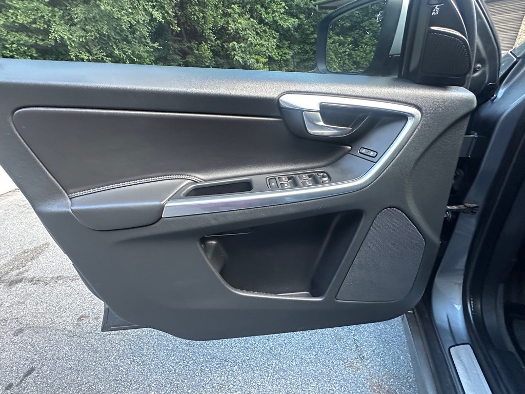 2016 Volvo XC60 Image 8