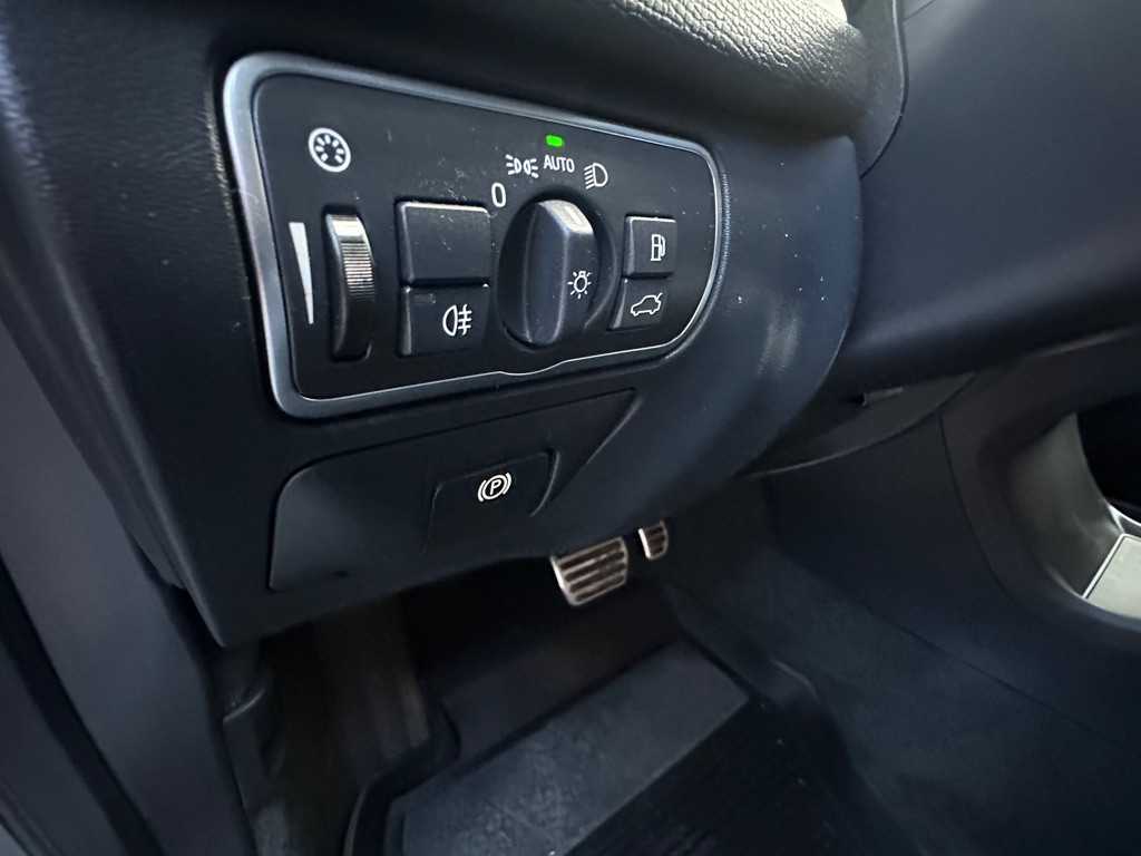 2016 Volvo XC60 Image 9
