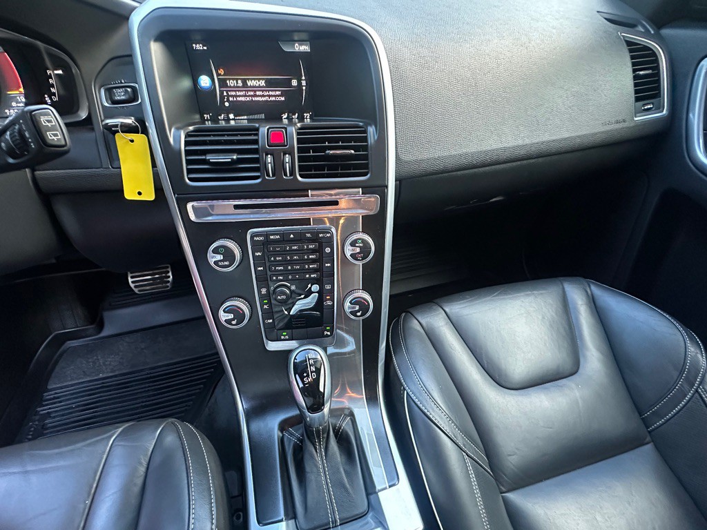 2016 Volvo XC60 Image 12