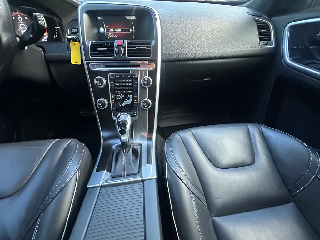 2016 Volvo XC60 Image 13
