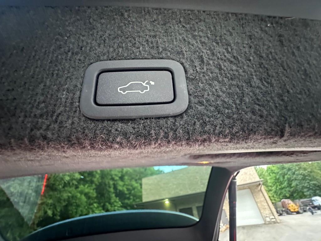 2016 Volvo XC60 Image 24
