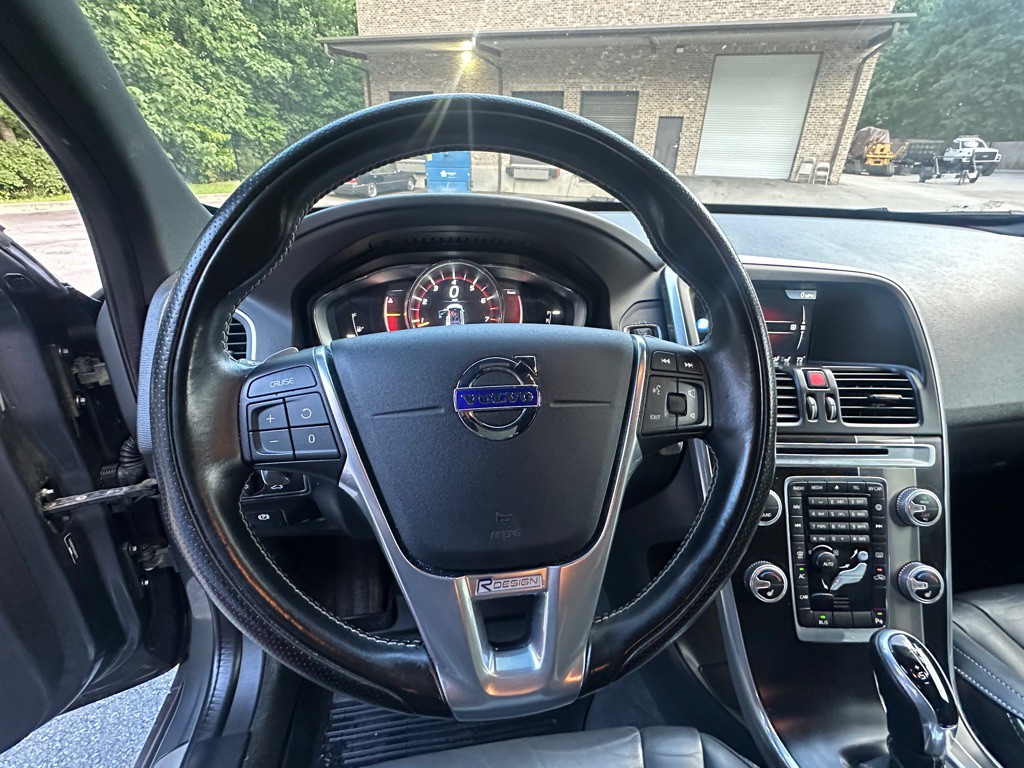 2016 Volvo XC60 Image 14