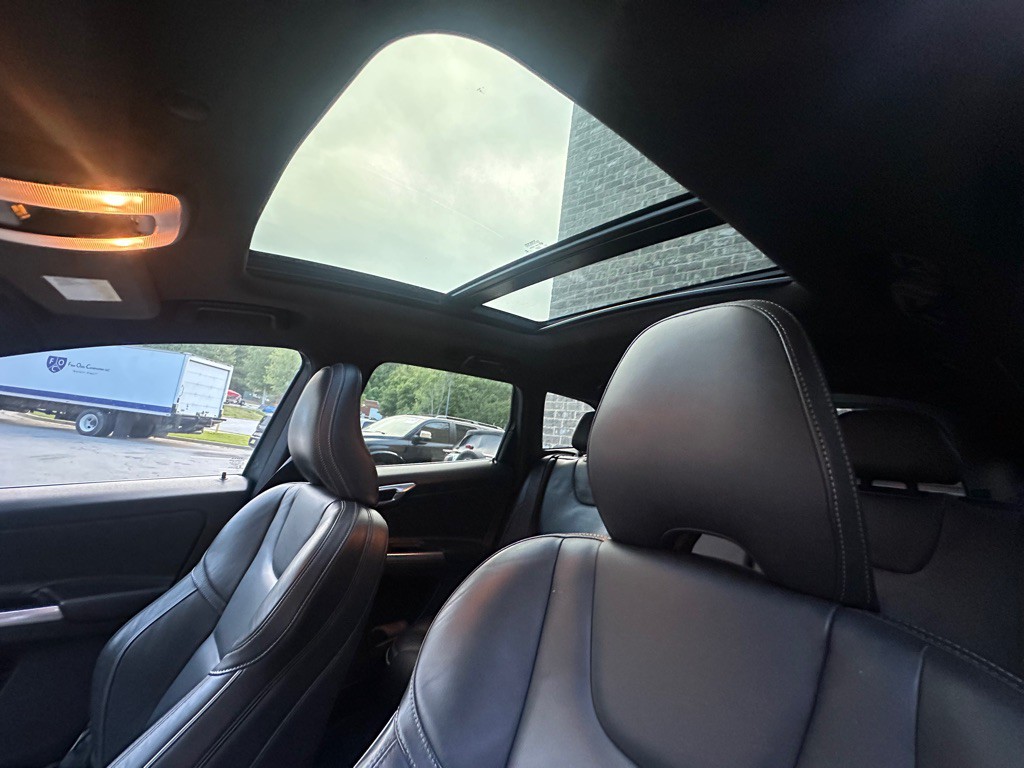 2016 Volvo XC60 Image 16