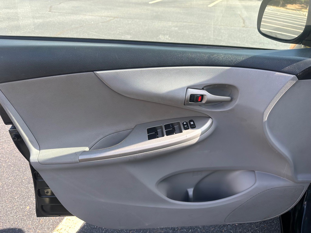2011 Toyota Corolla Image 11