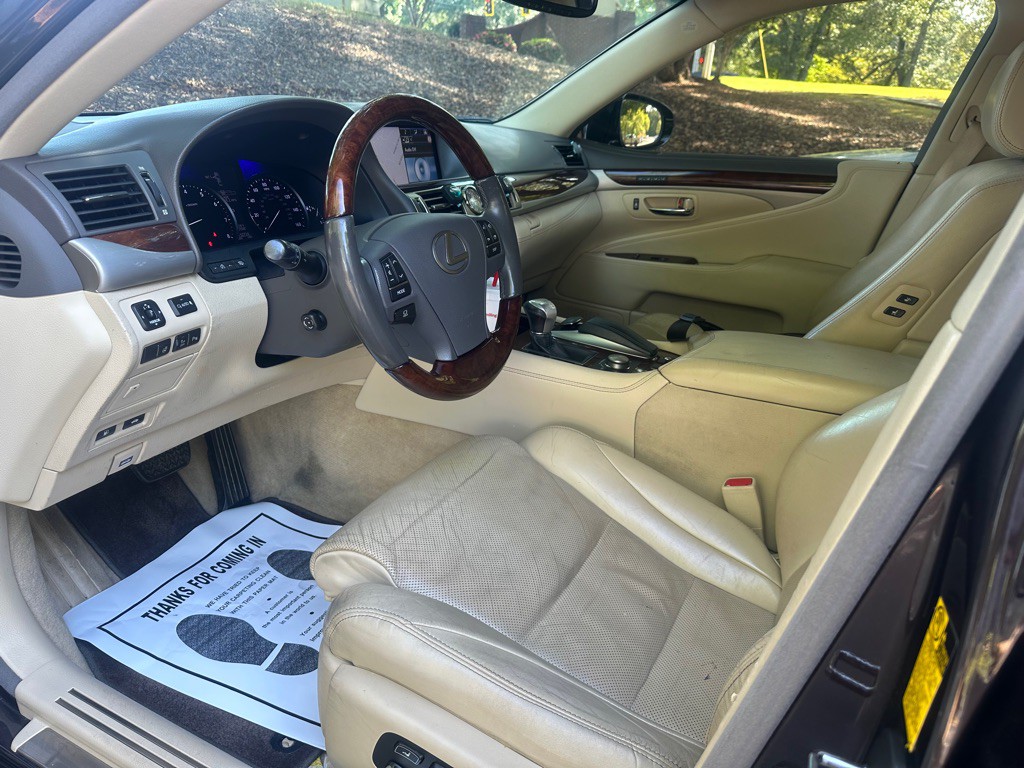 2015 Lexus LS 460 Image 11